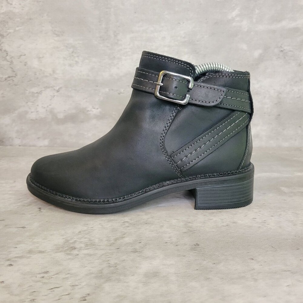Clarks Maye Strap Bootie Womens Size 6 Wide Ankle Boot Biker Shoe 61488129